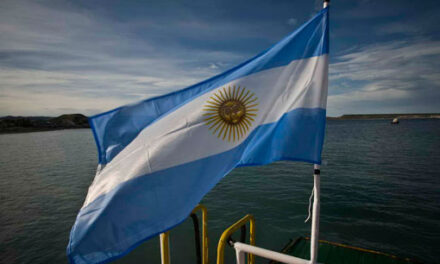 “El desarrollo de la hidrovía requiere una flota fluvial de bandera argentina”