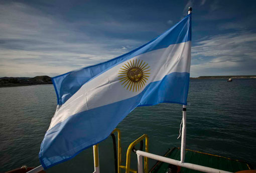 «El desarrollo de la hidrovía requiere una flota fluvial de bandera argentina»