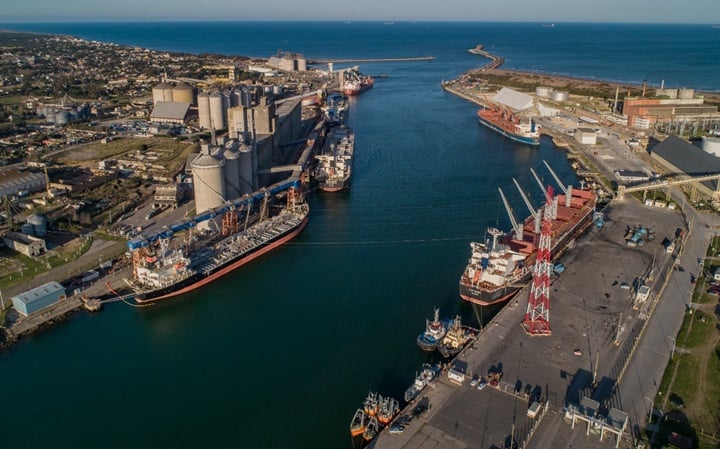 Puerto Quequén realiza 17 embarques en una semana