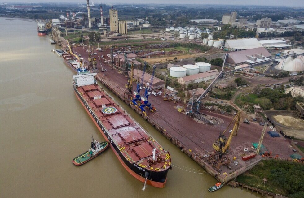 Puerto San Nicolás recibe por primera vez en 11 años un buque panamax con 37.000 toneladas de mercadería