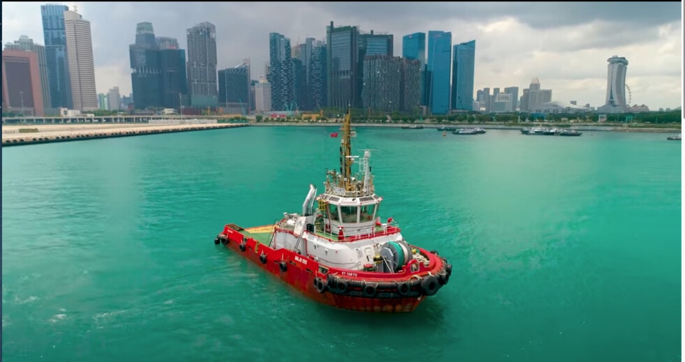 Remolcador funciona bajo control remoto en Singapur
