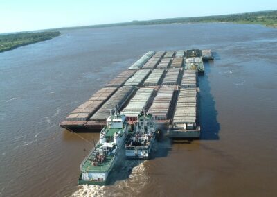 Paraguay aprueba ley de emergencia debido a que las bajantes dificultan la navegación fluvial