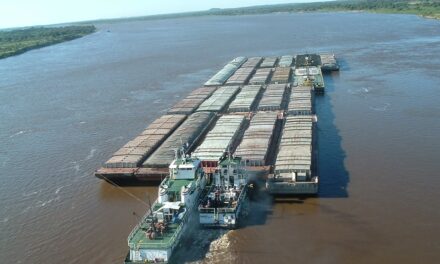 Paraguay aprueba ley de emergencia debido a que las bajantes dificultan la navegación fluvial