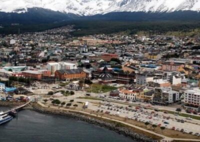 Ushuaia: Terminal de cabotaje y muelle turistico en el Acuerdo Marco de Cooperación que firmaron Melella y Guerrera