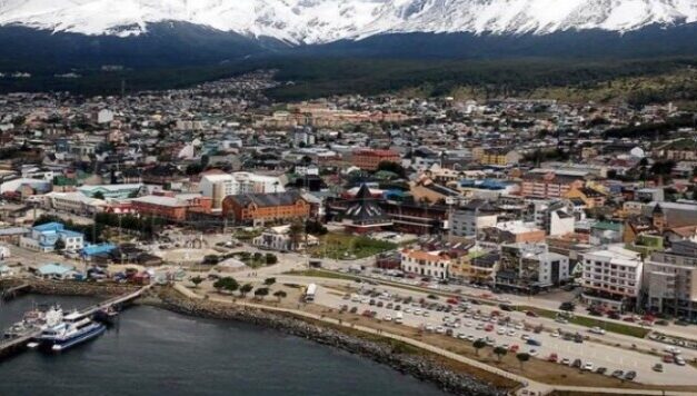 Ushuaia: Terminal de cabotaje y muelle turistico en el Acuerdo Marco de Cooperación que firmaron Melella y Guerrera