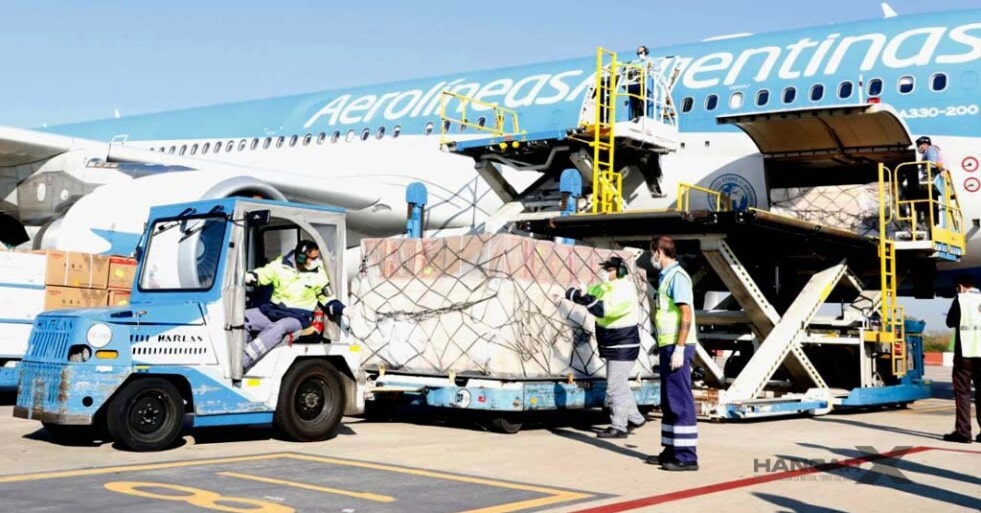 Preparan 10 vuelos de Aerolíneas a China para traer 8 millones de vacunas Sinopharm