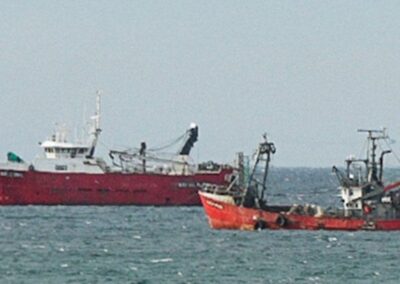 Tres barcos en cuarentena en la rada de Puerto Madryn