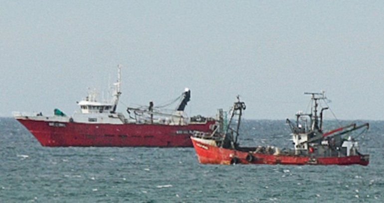 Tres barcos en cuarentena en la rada de Puerto Madryn