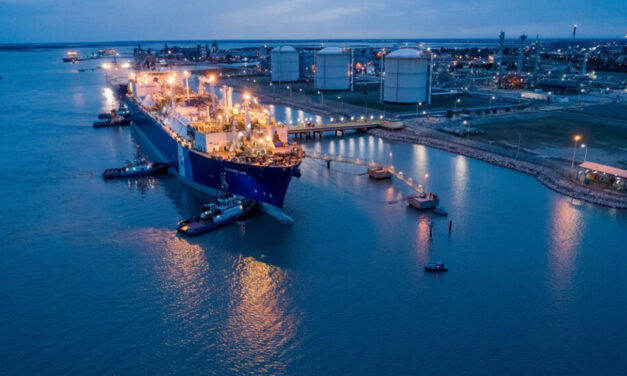 Ya comenzó a operar en el puerto de Bahía Blanca el regasificador Exemplar