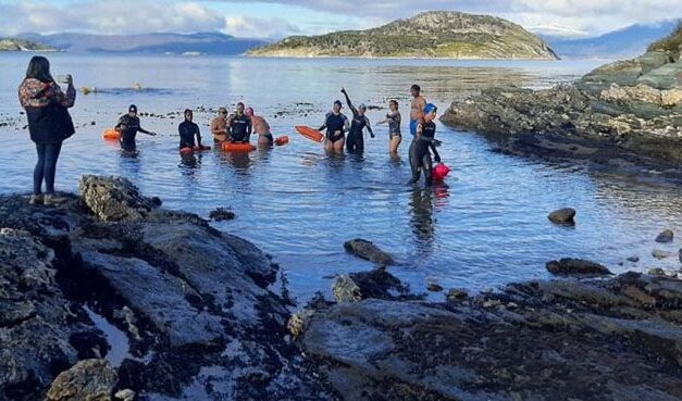 Nadadores de aguas frías recibirán el invierno en el Canal Beagle