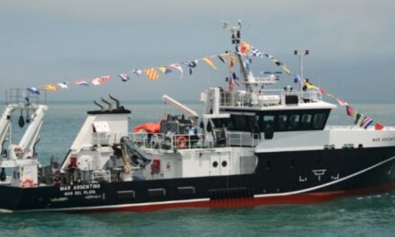 El BIP Mar Argentino prueba artes de pesca y equipamientos complementarios