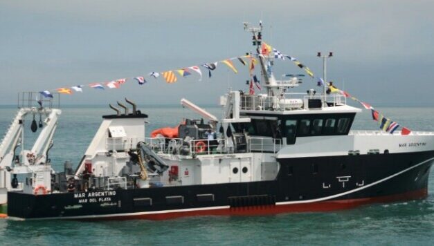 El BIP Mar Argentino prueba artes de pesca y equipamientos complementarios