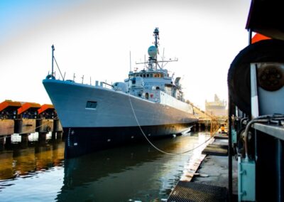 El primer buque reparado en el astillero Tandanor con el FONDEF es entregado a la Armada Argentina