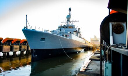 El primer buque reparado en el astillero Tandanor con el FONDEF es entregado a la Armada Argentina