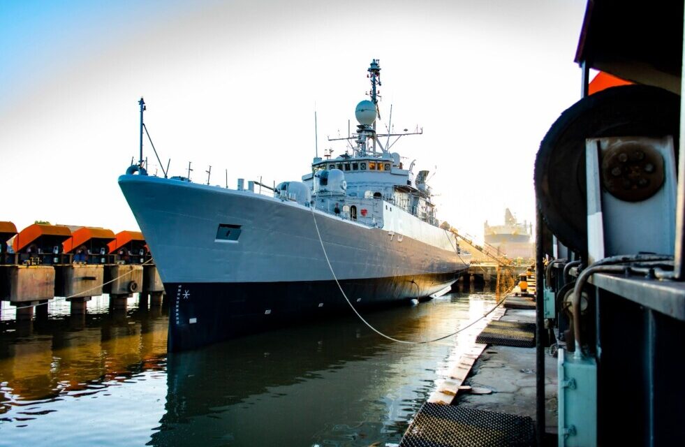 El primer buque reparado en el astillero Tandanor con el FONDEF es entregado a la Armada Argentina