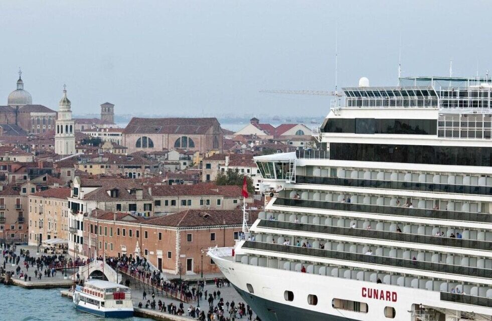 Italia prohíbe que los cruceros lleguen a Venecia