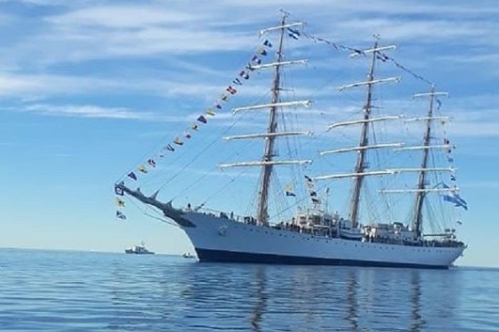 La Fragata Libertad llegó al puerto de Mar del Plata