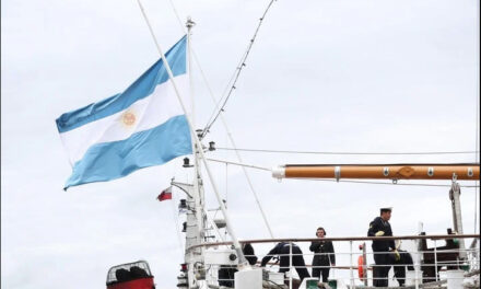 González Insfrán: Para aprovechar la Hidrovía necesitamos una Marina Mercante Nacional
