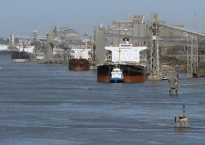 La bajante del río Paraná  obliga a los barcos a operar con un calado menor