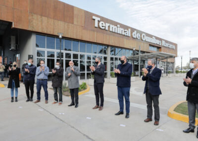 Guerrera inaugura la Terminal de Navarro  y firma convenio para el Programa “PAradas Seguras”