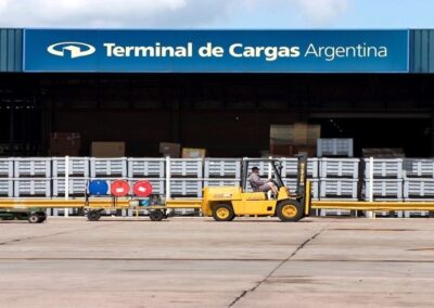 Acuerdo para fortalecer el trabajo con las compañías aéreas y de cargas en Ezeiza