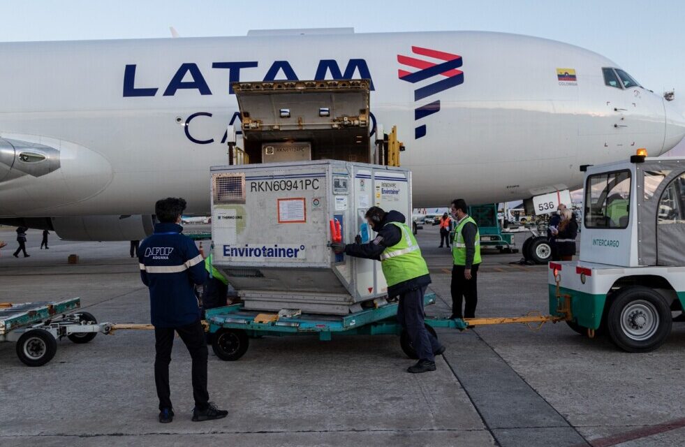 Continúa el arribo de vacunas a Argentina: llegaron esta tarde 800.500 dosis de AstraZeneca