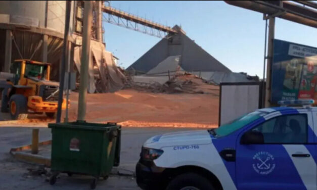 Prefectura rescató a un trabajador que quedó atrapado tras el derrumbe de un silo de maíz