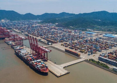 China reabre un importante puerto tras 2 semanas de cierre parcial por covid
