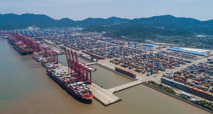 China reabre un importante puerto tras 2 semanas de cierre parcial por covid