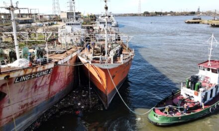 Tandanor desguaza dos buques pesqueros abandonados