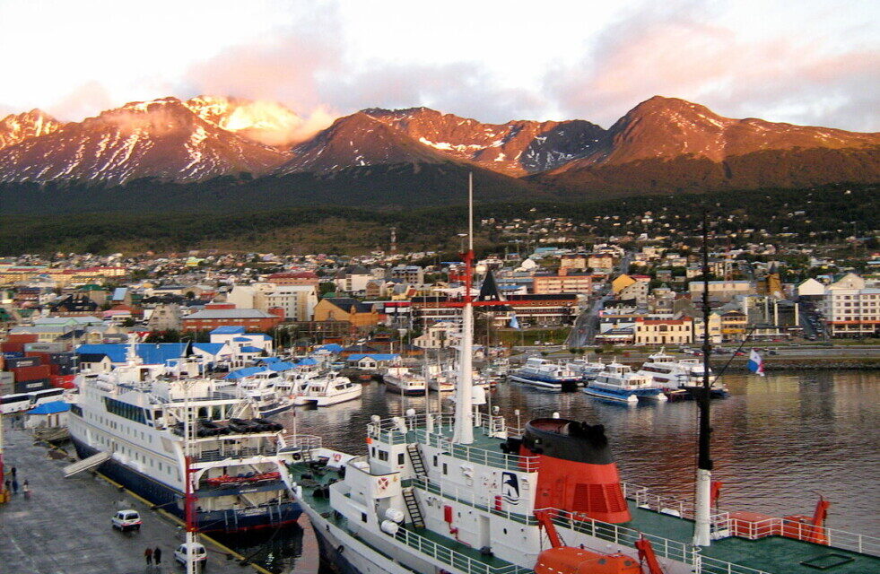 Puerto de Ushuaia: Balance Positivo y Expectativas para la Temporada de Cruceros 2024-2025
