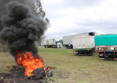 Continua el bloqueo a los Puerto de Bahía Blanca y Necochea,  por transportistas autoconvocados