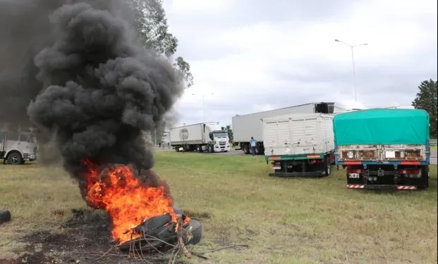 Continua el bloqueo a los Puerto de Bahía Blanca y Necochea,  por transportistas autoconvocados