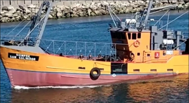 Los ocho tripulantes rescatados del pesquero «Siempre San Salvador» arribaron al puerto de Mar del Plata