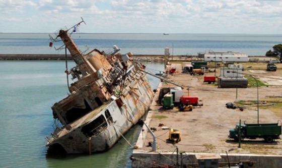 Suspenden la venta como chatarra del destructor Santísima Trinidad