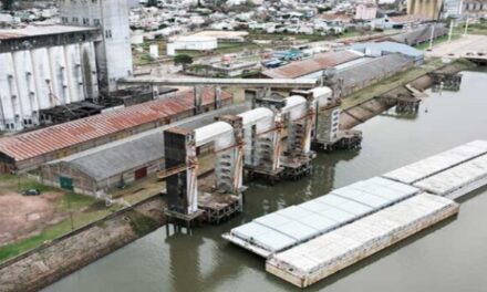 El puerto de Concepción del Uruguay recuperó su elevador de granos y comenzó a cargar barcazas