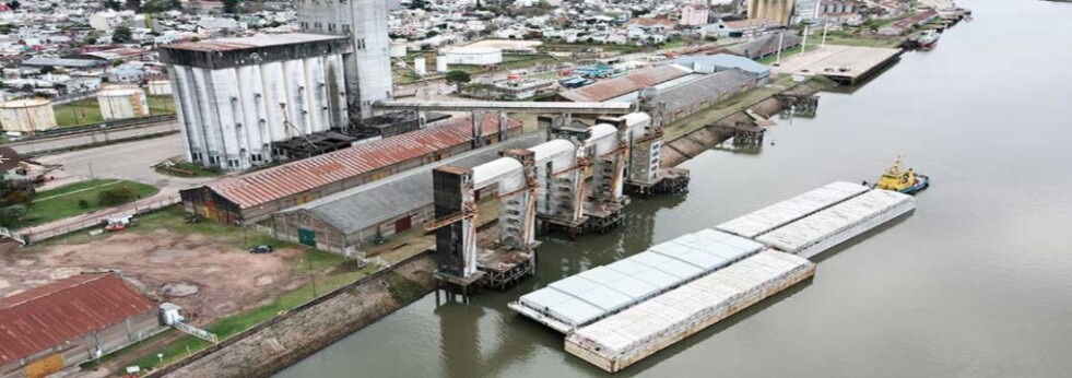 El puerto de Concepción del Uruguay recuperó su elevador de granos y comenzó a cargar barcazas