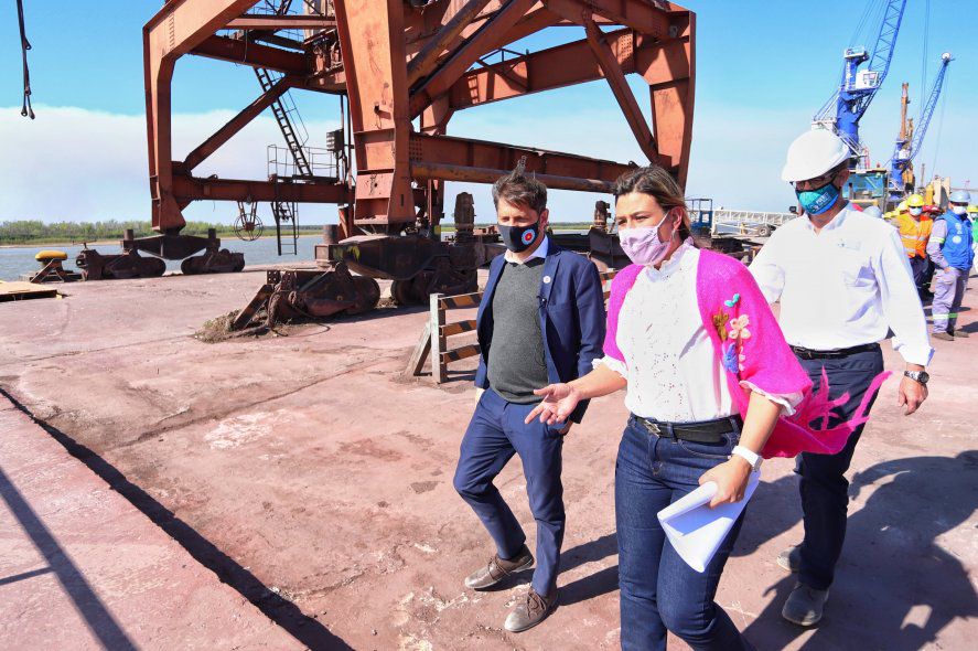 Kicillof visitó el Puerto de San Nicolás y se reunió con representantes de la industria