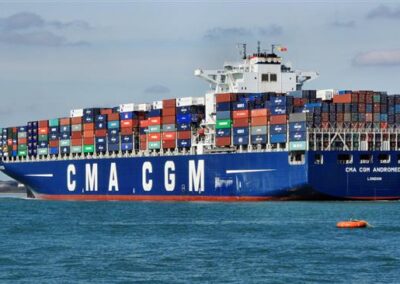 La naviera CMA CGM suspende los aumentos de los fletes spot hasta febrero de 2022