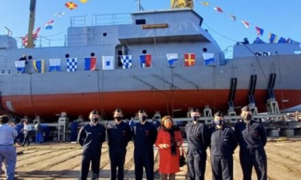 Astillero Río Santiago: realizó la botadura de la primera lancha de instrucción de cadetes