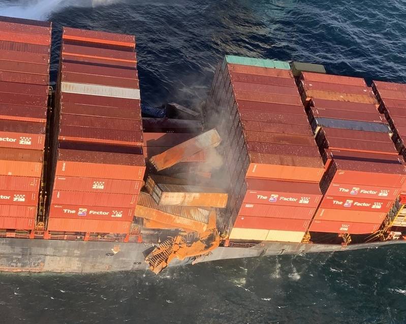 Más de 100 contenedores perdidos del buque Zim Kingston frente a las costas de Canadá