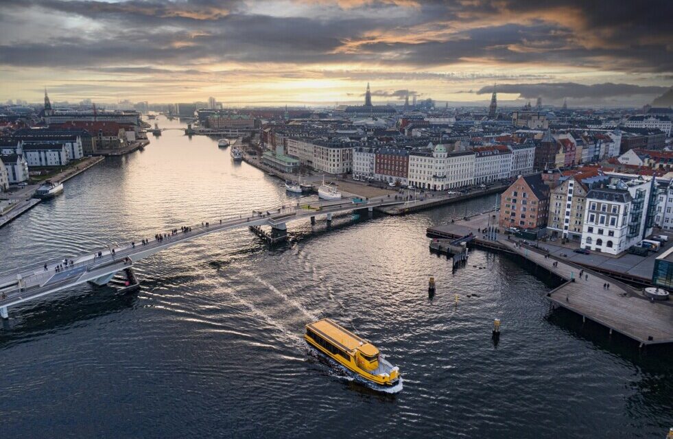 Ferry 2306 E3 totalmente eléctrico de Damen nominado por el premio 2021 KNVTS Barco del año