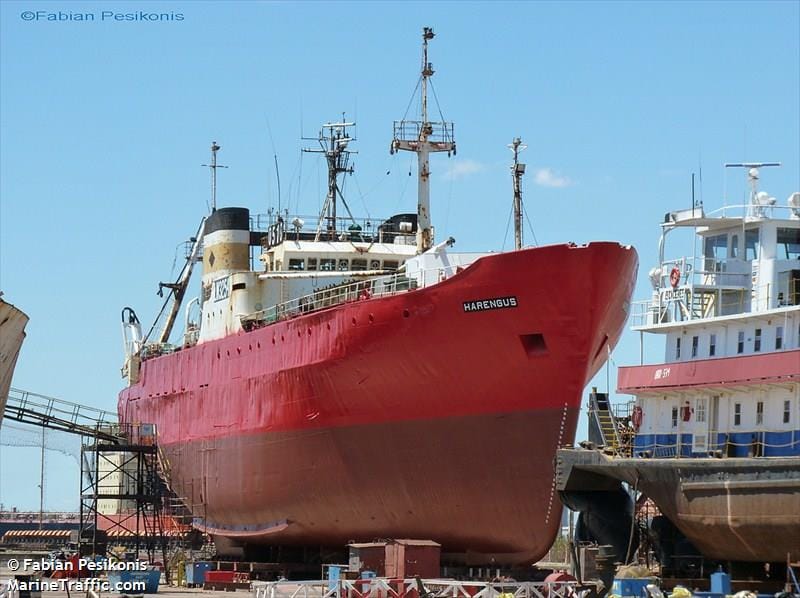 Puerto Mar del Plata recupera  frente de amarre  con la salida del pesquero «Harengus»