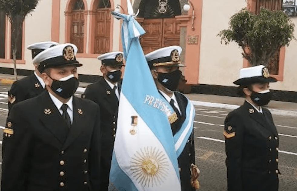 La PNA recibió la Medalla del Bicentenario por parte de la Marina de Guerra del Perú