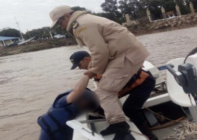 En Paso de Los Libres: la Prefectura rescató a un navegante