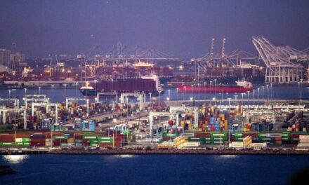 Puertos de Estados Unidos hacen  turnos de noche para agilizar la descarga