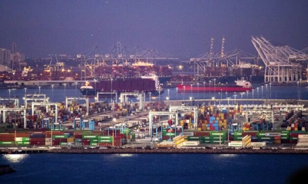 Puertos de Estados Unidos hacen  turnos de noche para agilizar la descarga