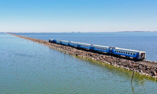 Después de cuatro años el tren volvió a cruzar la laguna La Picasa