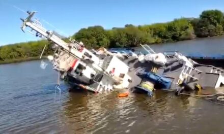 La Plata: Prefectura rescató a los tripulantes de un remolcador que se hundió