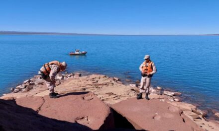 Una patrulla de la Prefectura encontró huellas de dinosaurio